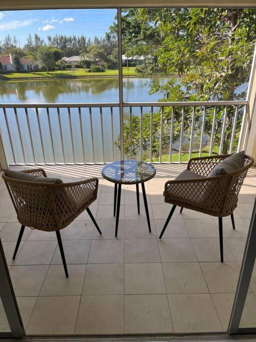 Great Location With Lake View North North Naples Eksteriør billede